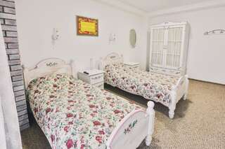 Гостиница Савва Бутик Отель Красная Поляна Стандартный двухместный номер с 2 отдельными кроватями-1